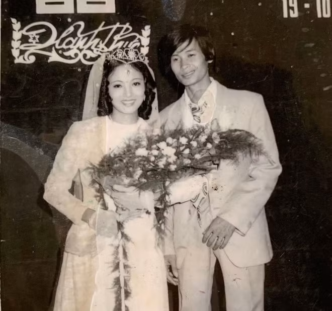 Tra Long 'Mat biec' khoe nhan sac noi bat thoi tre cua me-Hinh-3