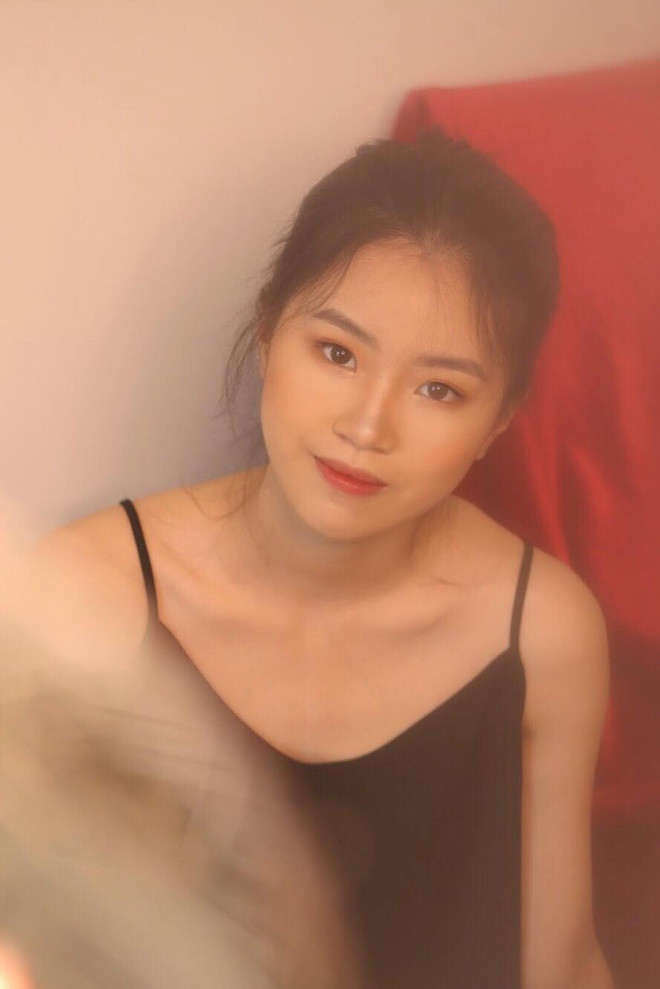 Tuy có khuôn mặt bầu bĩnh nhưng Pháo lại sở hữu vóc dáng thanh mảnh, cao ráo. Nữ ca sĩ tỏ ra chưa hài lòng với vóc dáng của mình, nhiều lần tìm cách để tăng cân. Ở tuổi 17, Pháo đã có bạn trai và không ngại khoe ảnh tình cảm lên mạng xã hội.