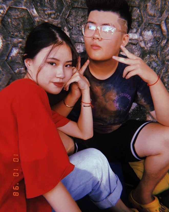 10X cho biết cô bắt đầu theo đuổi âm nhạc từ hơn một năm trước và rèn luyện khả năng sáng tác trong một nhóm cộng đồng rap Việt. Cô đã chấp bút hơn 10 bài hát, trong đó nổi bật nhất là Hai phút hơn. Ngoài ra, giọng hát của Pháo cũng nhận được nhiều lời khen ngợi. Cách hát của cô gái 17 tuổi được nhận xét mang đậm màu sắc dân gian đương đại, tạo cho người nghe cảm giác ma mị, cuốn hút.