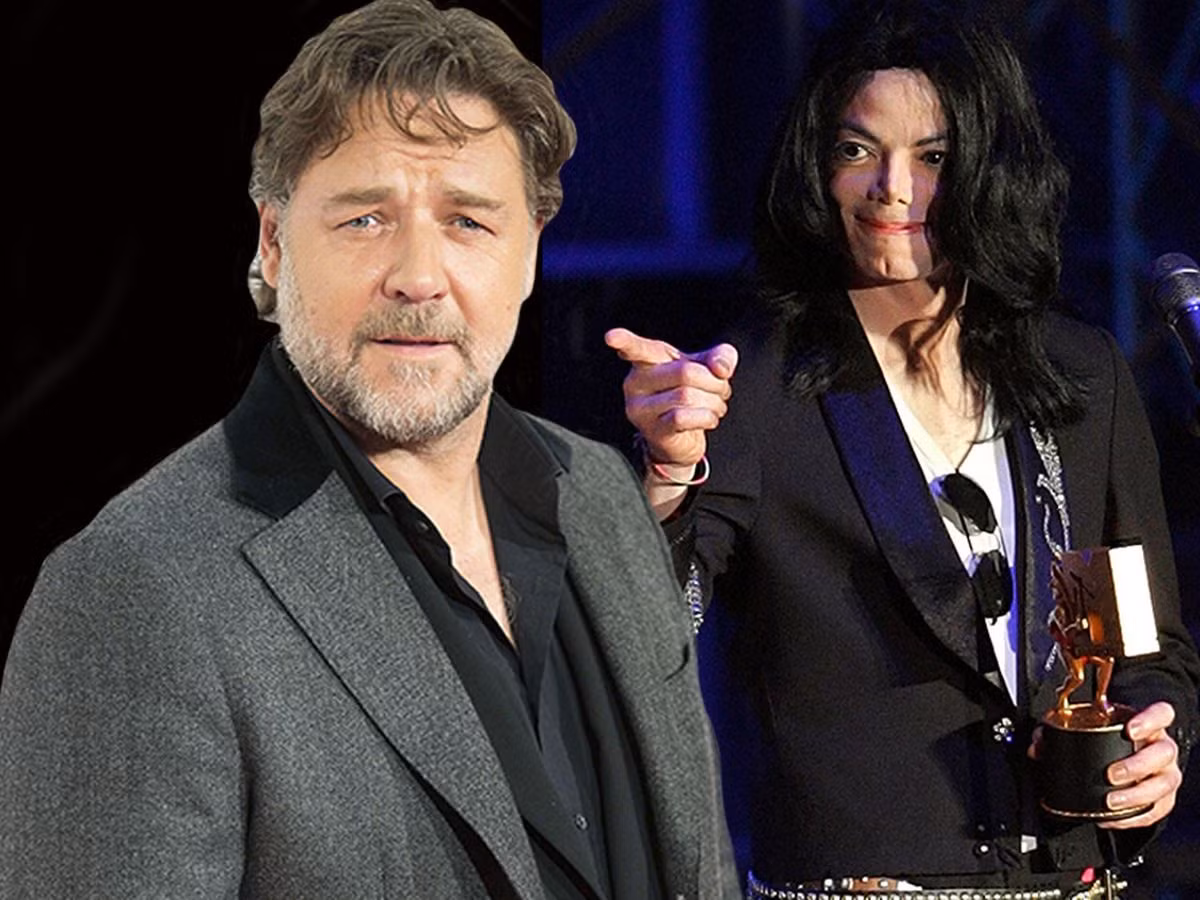  Russell Crowe bị Michael Jackson trêu đùa suốt hai năm: Theo CBS News, nam diễn viên người New Zealand từng bị ông hoàng nhạc pop trêu đùa suốt nhiều năm. Giọng ca Thriller thường gọi cho sao phim Robin Hood bằng nhiều đầu số khác nhau và kể những chuyện cười khó hiểu, không liên quan. "Nhiều lúc anh ấy gọi tôi là Bức tường và kể những điều lạ lùng. Cuối cùng ông hoàng nhạc pop tự nhận đã chọc phá tôi", Crowe kể. Ảnh: CBS.