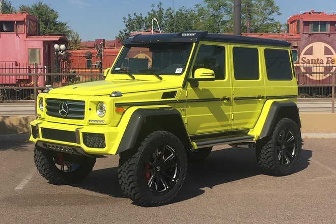 Bên cạnh căn hộ ở bang Florida, Kanye West thường xuyên tặng vợ mình những món đồ đắt tiền, nổi bật nhất trong số đó có thể kể đến một chiếc nhẫn kim cương giá 4,5 triệu USD và một chiếc xe Mercedes giá 240.000 USD. Ảnh: Pinterest.