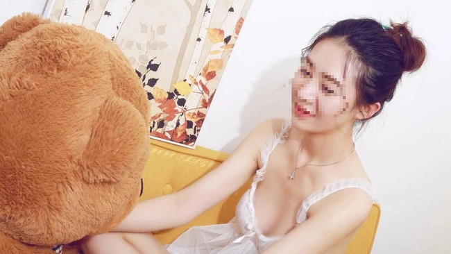 Chồng lắp camera phát hiện vợ chat khỏa thân Chong lap camera phat hien vo chat khoa than