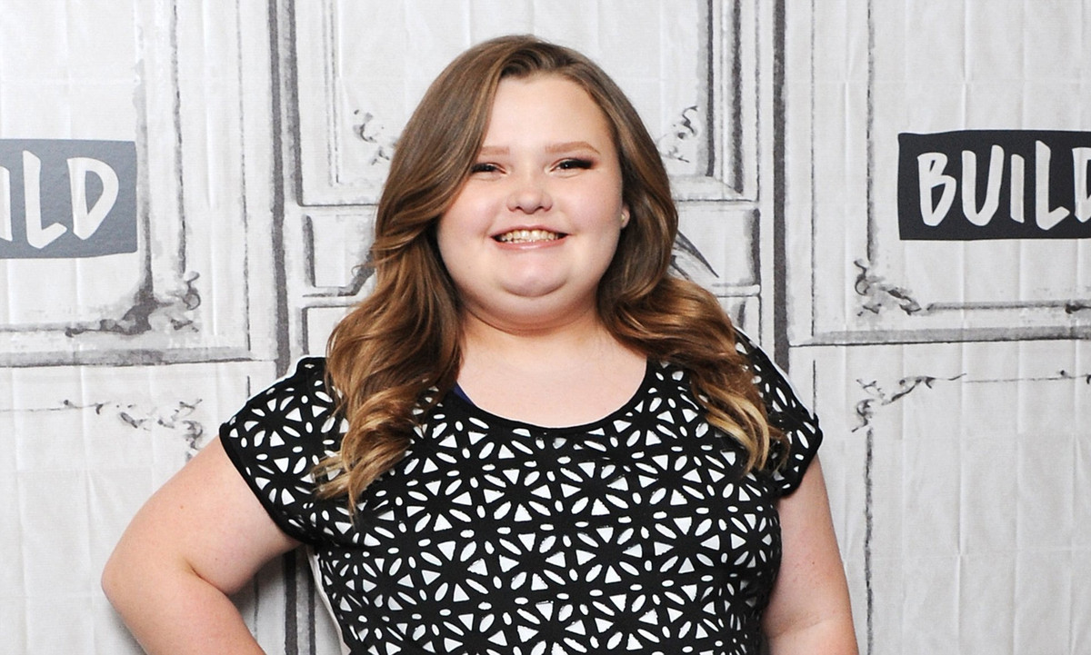 Thường xuyên bị chế giễu, trêu chọc vì thân hình quá cỡ với biệt danh "hoa hậu béo phì", Alana cho biết cô học cách đối mặt để vượt qua thay vì né tránh và tổn thương. "Ngày hôm nay tôi cảm thấy tự hào vì chính mình. Vượt qua địa ngục để trở lại và đứng vững là điều không dễ dàng, không phải ai cũng làm được. Vì vậy tôi yêu bản thân mình và biết rằng rất nhiều người khác cũng yêu mến mình".