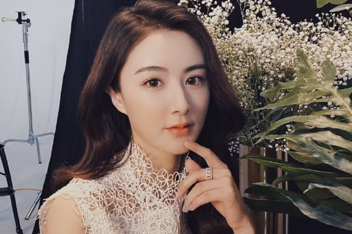 Ở tuổi 35, Viya sở hữu tài sản ròng ước tính hơn 30 triệu USD, được gây dựng qua nhiều năm việc bán hàng trực tuyến, quảng cáo và quà tặng ảo của người hâm mộ. Cô vốn nổi tiếng từ trước đại dịch. Nhưng kể từ khi Trung Quốc áp dụng lệnh phong tỏa nghiêm ngặt, khiến dịch vụ mua sắm trực tuyến trở nên quan trọng hơn bao giờ hết, danh tiếng và tài sản của Viya lại tiếp tục tăng vọt.