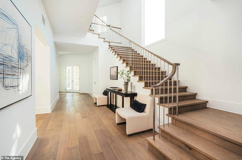 Cầu thang gỗ tinh tế.