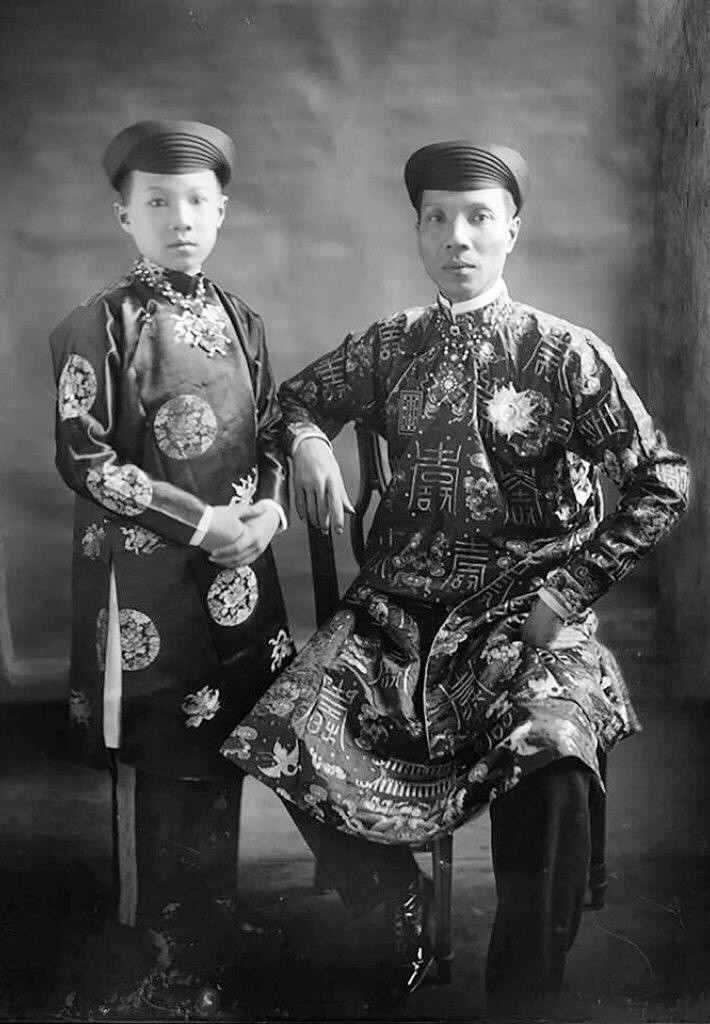 Vi vua khong dong den phu nu la ai?