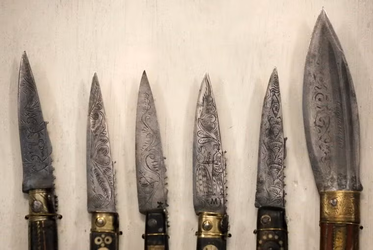 Bộ sưu tập dao của các tên tội phạm.