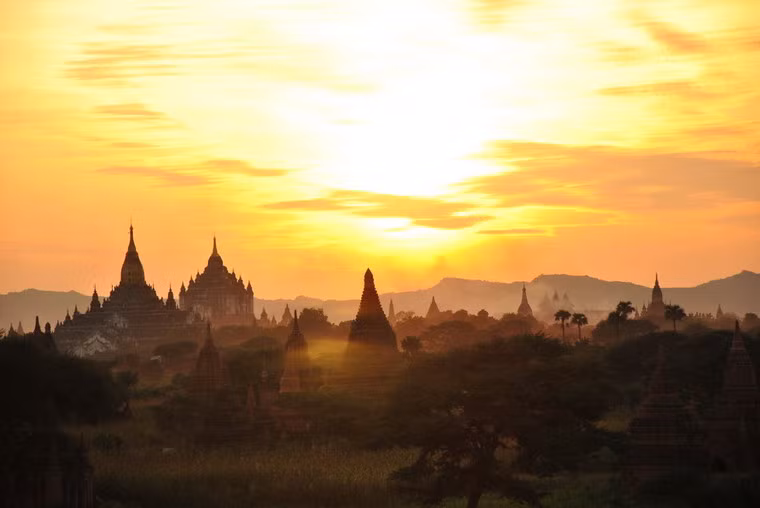 Vào những năm 90, chính phủ Myanmar cố gắng trùng tu lại những công trình bị hư hại theo thiết kế ban đầu bằng những vật liệu hiện đại nhưng kế hoạch này đã bị các chuyên gia quốc tế phản đối vì không bảo đảm sự chính xác của kiến trúc nguyên bản.