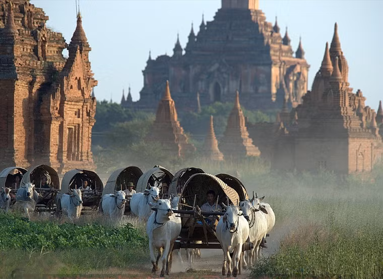 Được so sánh với kỳ quan Angkor Wat của Campuchia, nhưng vì nhiều lý do mà hiện tại Bagan chưa được đưa vào danh sách di sản văn hóa thế giới của UNESCO. Dù vậy, thánh địa Phật giáo Bagan vẫn là một thắng cảnh hàng đầu của Myanmar, thu hút một lượng du khách khổng lồ đến thăm viếng mỗi năm.