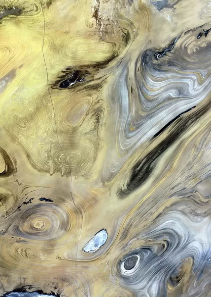 Những "đầm lầy cát" trên sa mạc Dasht-e Kavir, Iran.