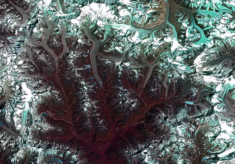 Đỉnh Everest, nóc nhà của thế giới.