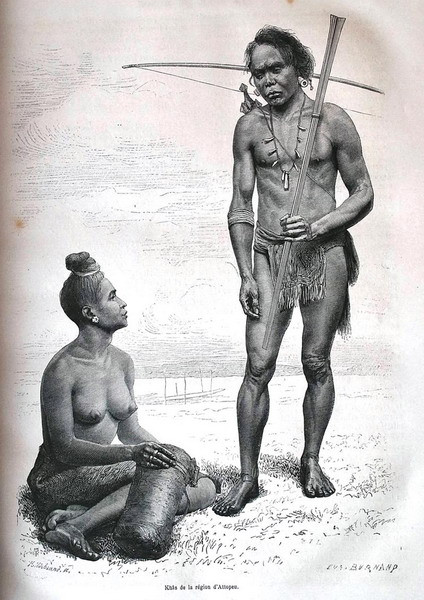 Hai vợ chồng người Khơ Mú ở Attapeu.