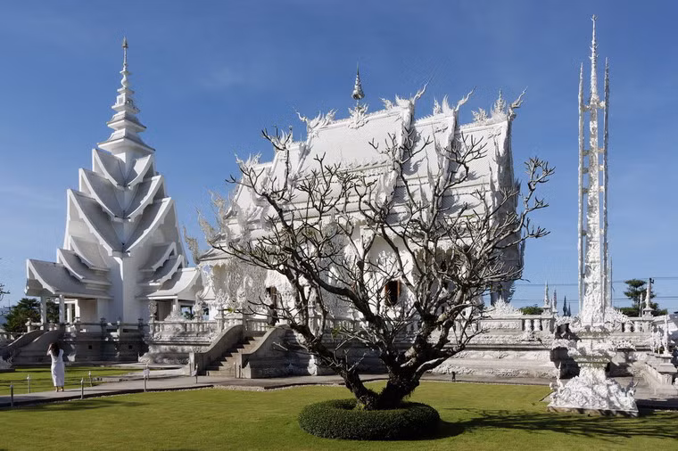 Đến thời điểm hiện tại, dù diện mạo của Wat Rong Khun đã định hình khá rõ nét nhưng ngôi chùa vẫn còn đang trong giai đoạn xây dựng và sẽ tiếp tục được hoàn thiện trong nhiều năm tới.