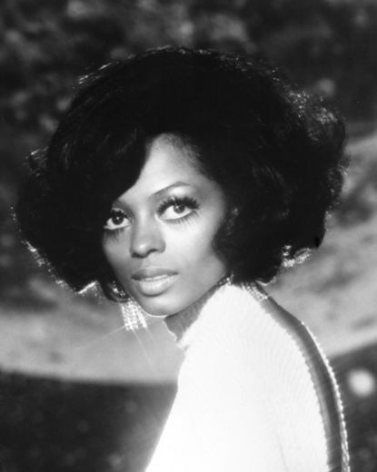 7. Ca sĩ, diễn viên và nhà sản xuất ghi âm người Mỹ Diana Ross (1944) là một biểu tượng sắc đẹp nổi bật của thế giới trong các thập niên 1960, 1970 và 1980.