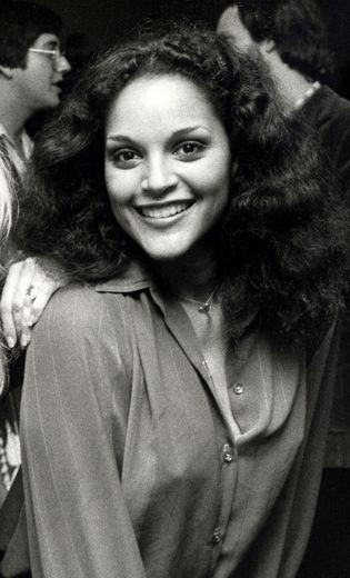 9. Nữ diến viên Mỹ Jayne Kennedy (1951) không chỉ là một trong những ngôi sao gợi cảm nhất của những năm 1980. Cô cũng là người phụ nữ da đen đầu tiên khởi xướng một chương trình truyền hình thể thao, là chương trình "NFL Today".