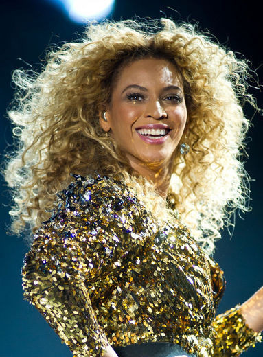 12. Không chỉ là một ngôi sao nhạc Pop tầm cỡ thế giới, Beyoncé Knowles (1981) còn được mệnh danh là hoa khôi miền Nam của nước Mỹ và là một trong những phụ nữ đẹp nhất thế giới.