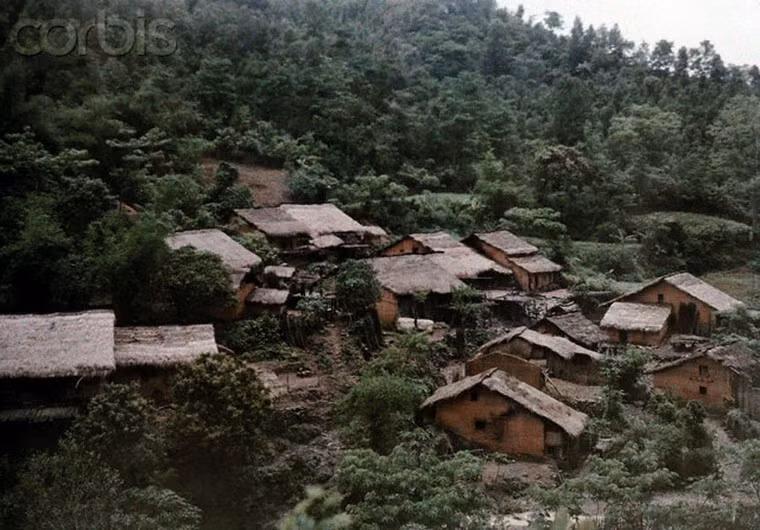 Bản của người Thổ ở miền núi phía Bắc Việt Nam.