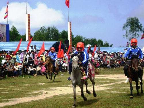 Lễ hội đua ngựa Gò Thì Thùng, Phú Yên. Ảnh: Người Lao Động.
