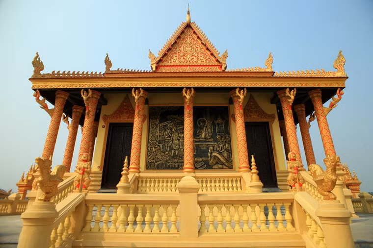 Vẻ bề thế của gian chính điện.