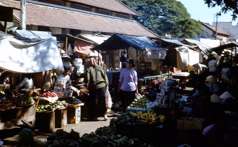 Khung cảnh nhộn nhịp ở chợ Vũng Tàu.