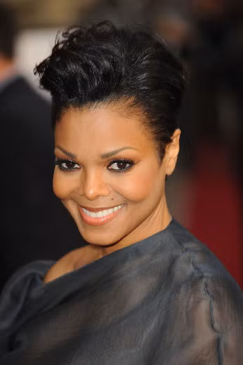 20. Siêu sao ca nhạc Mỹ Janet Jackson (1977) luôn khiến fan hâm mộ choáng váng vì sự quyến rũ của mình.