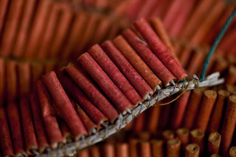 Phéo tép là dạng pháo bánh cỡ nhỏ, được trẻ em đặc biệt ưa chuộng. Giống như pháo đùng, pháo tép có thể đốt cả băng, nhưng bọn trẻ con thì thích tháo ra đốt từng viên một hơn.