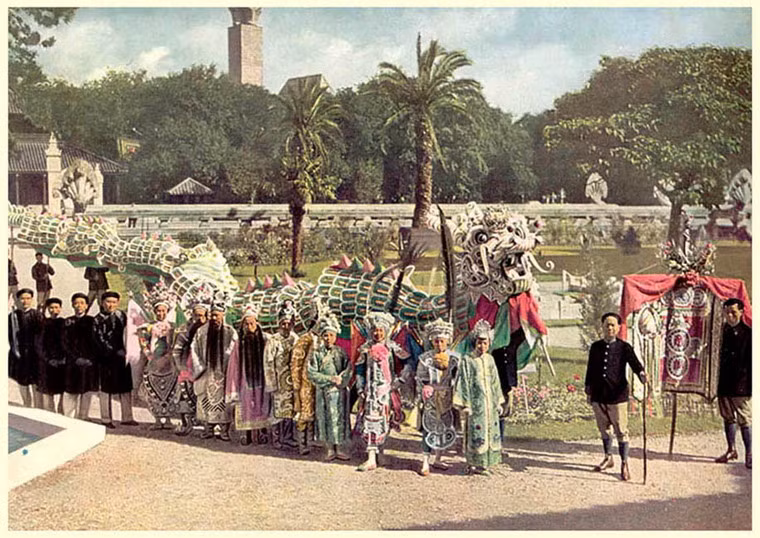 Đoàn nghệ sĩ Nam Kỳ tại Hội chợ.