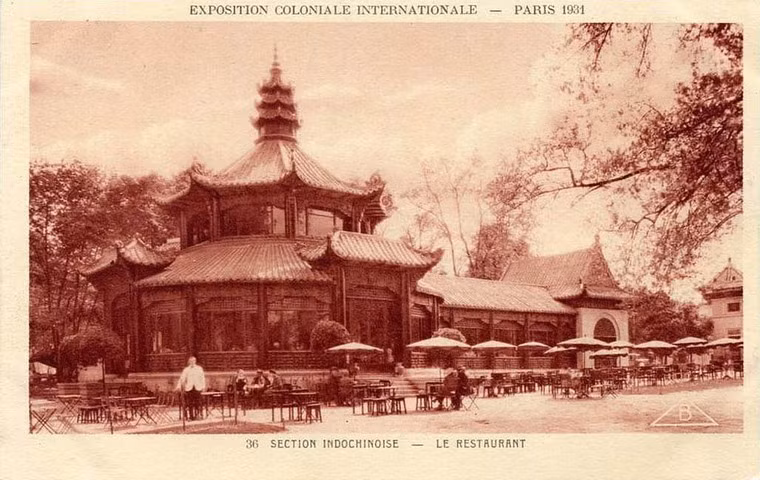 Nhà hàng trong khu triển lãm Đông Dương.