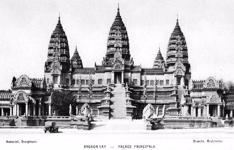 Angkor Wat của Campuchia cũng được tái hiện trong khu triển lãm Đông Dương.