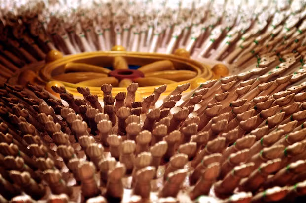 Vô số cánh tay trên một tượng Phật.