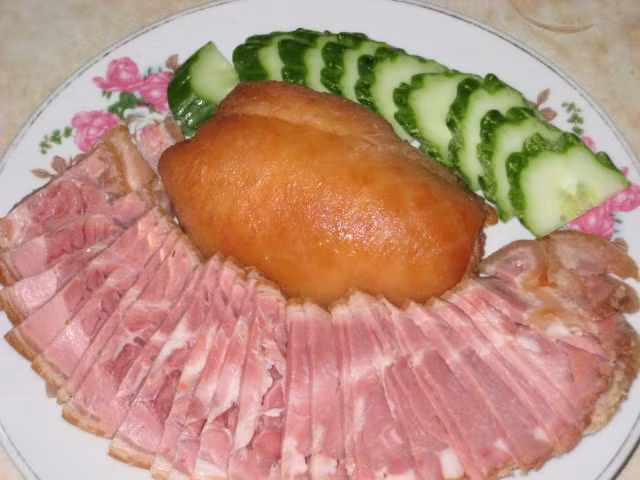 Chân giò muối thơm rất đặc biệt.