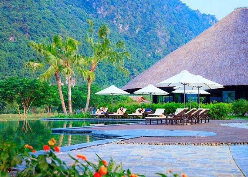  3. Suối nước nóng Kim Bôi (Hòa Bình). Là một trong những suối nước nóng nổi tiếng nhất miền Bắc, suối nước nóng Kim Bôi có nhiệt độ nước khoảng 34 - 36°C, có thể uống trực tiếp. Nơi đây đang được phát triển thành khu du lịch nghỉ dưỡng tầm cỡ khu vực. Ảnh: Wyndham Lynn Times Thanh Thủy.