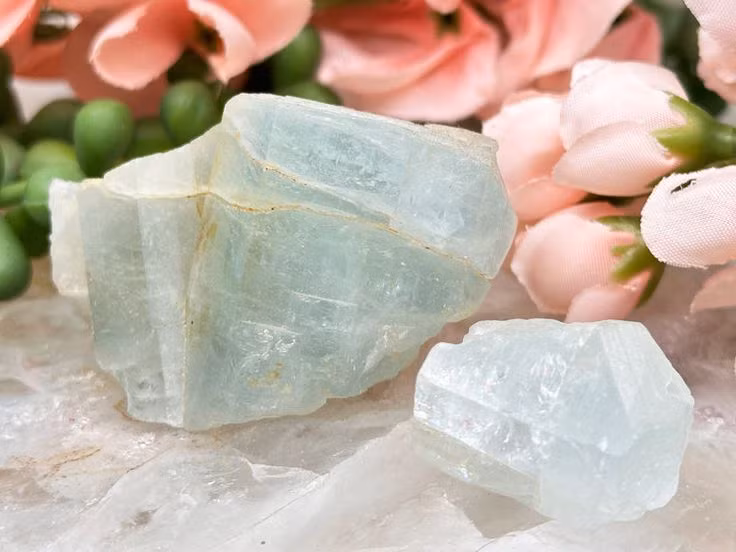  Những viên lớn có thể nặng hàng chục kg. Viên Aquamarine lớn nhất từng được tìm thấy có tên Dom Pedro, nặng 110 kg, hiện được trưng bày tại Viện Smithsonian (Mỹ). Ảnh: Pinterest.