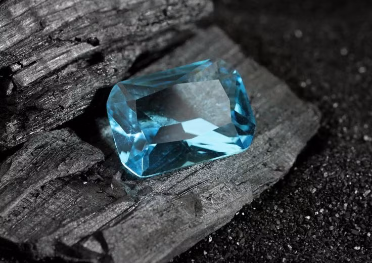  Màu sắc có thể thay đổi nhờ nhiệt. Một số viên Aquamarine có màu xanh nhạt có thể được nung ở nhiệt độ cao để chuyển sang màu đậm hơn. Ảnh: Pinterest.