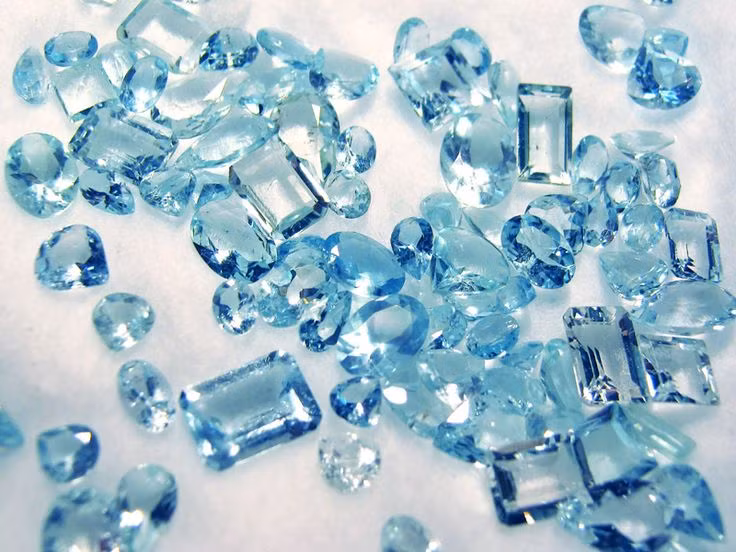  Được tin là đá hộ mệnh của thủy thủ. Trong lịch sử, thủy thủ tin rằng Aquamarine có thể bảo vệ họ khỏi bão tố và mang lại chuyến đi an toàn trên biển. Ảnh: Pinterest.