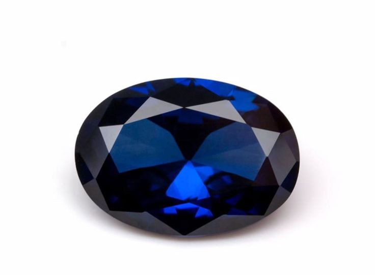  4. Sapphire là một trong những loại đá cứng nhất. Trên thang độ cứng Mohs, Sapphire đạt điểm 9, chỉ đứng sau kim cương. Điều này giúp nó trở thành lựa chọn lý tưởng cho các loại trang sức đeo hàng ngày, đặc biệt là nhẫn đính hôn. Ảnh: Pinterest.