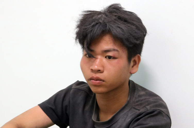 Tạm giữ nam thanh niên ở Trà Vinh tưới xăng đốt mẹ ruột Tam giu nam thanh nien o Tra Vinh tuoi xang dot me ruot