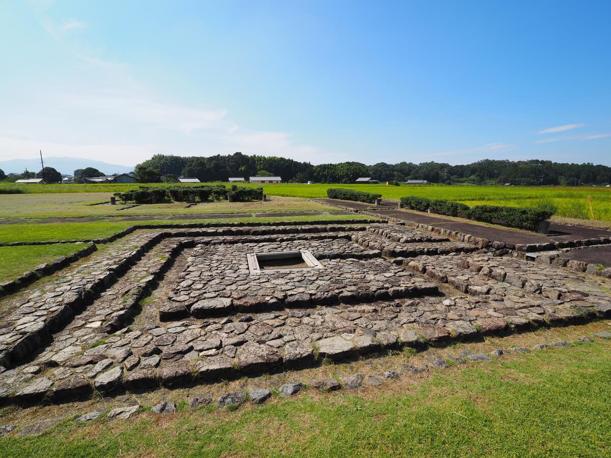  Bắt đầu chế độ "công điền". Đất đai không còn là sở hữu riêng của các quý tộc hay gia tộc, mà được coi là tài sản của nhà nước. Ruộng đất được phân chia lại cho nông dân và đánh thuế theo hệ thống mới. Ảnh: touken-world.jp.