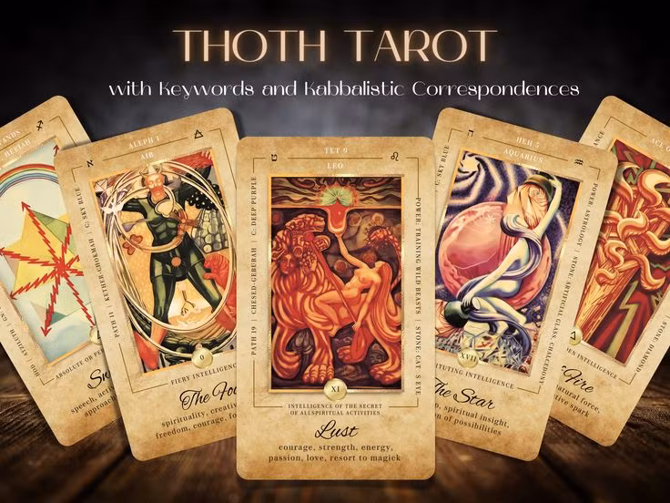  5. Có thể liên quan đến bộ bài Tarot huyền bí. Một số nhà nghiên cứu huyền học tin rằng Sách của Thoth có thể là nguồn cảm hứng cho bộ bài Tarot, đặc biệt là Tarot của Thoth, được thiết kế bởi nhà huyền thuật Aleister Crowley. Ảnh: Pinterest.