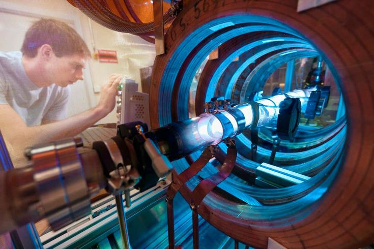  10. Máy gia tốc hạt có thể tạo ra tia X cực mạnh. Các phòng thí nghiệm sử dụng máy gia tốc synchrotron để tạo ra tia X cường độ cao nhằm nghiên cứu cấu trúc vật liệu ở cấp độ nguyên tử. Ảnh: Pinterest.