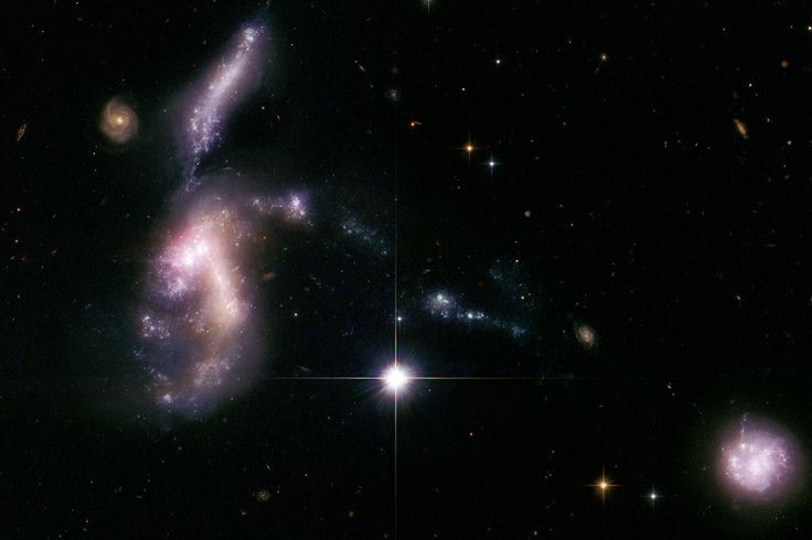  9. Là nơi có thể tìm thấy dấu vết của sự hình thành vũ trụ. Vì các thiên hà lùn ít bị ảnh hưởng bởi các tương tác thiên hà lớn, chúng là các hóa thạch vũ trụ giúp các nhà khoa học nghiên cứu về thời kỳ sơ khai của vũ trụ. Ảnh: Pinterest.