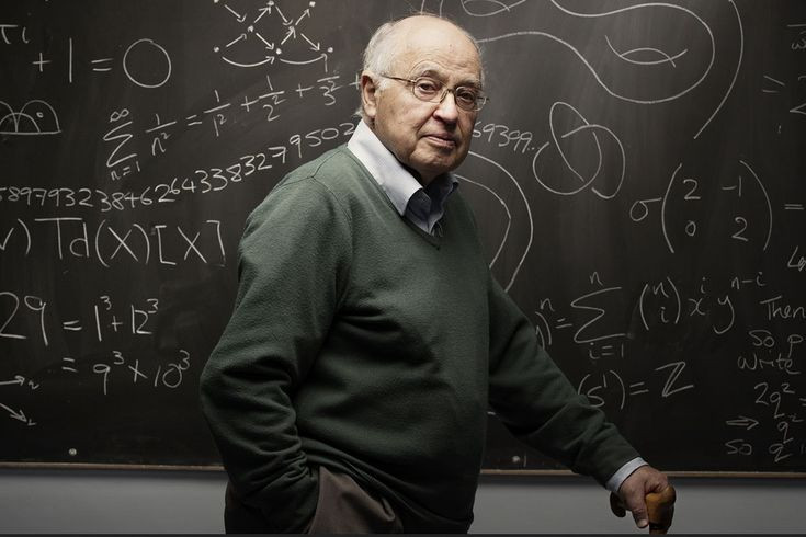  1. Được dự đoán từ năm 1964. Nhà vật lý Peter Higgs cùng với François Englert và những nhà khoa học khác đã đưa ra lý thuyết về sự tồn tại của hạt Higgs vào năm 1964. Nhưng phải đến năm 2012, nó mới được phát hiện thực nghiệm. Ảnh: Pinterest.