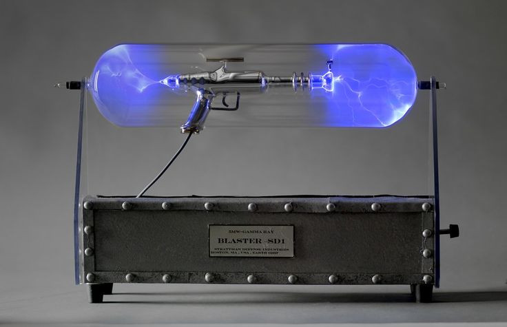  4. Có thể bị uốn cong bởi từ trường. Vì tia âm cực là dòng electron mang điện tích âm, chúng có thể bị lệch hướng khi đi qua từ trường hoặc điện trường, một nguyên lý quan trọng trong hoạt động của TV CRT (tivi màn hình cong) và máy hiện sóng. Ảnh: Pinterest.