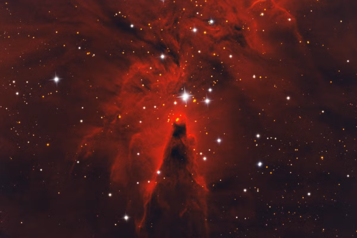  8. Các tiền sao có thể được quan sát bằng kính thiên văn hồng ngoại. Vì tiền sao bị bao phủ trong bụi dày đặc, ánh sáng khả kiến khó có thể xuyên qua, nhưng các kính thiên văn hồng ngoại như James Webb có thể phát hiện ra chúng. Ảnh: Pinterest.