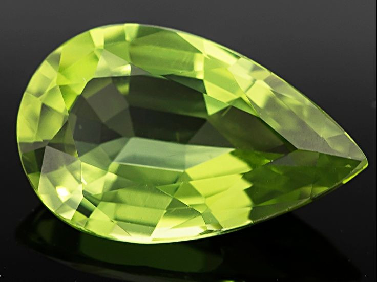  2. Là một trong những loại đá quý lâu đời nhất. Người Ai Cập cổ đại đã khai thác đá Peridot hơn 3.500 năm trước, đặc biệt trên đảo Zabargad ở Biển Đỏ. Ảnh: Pinterest.