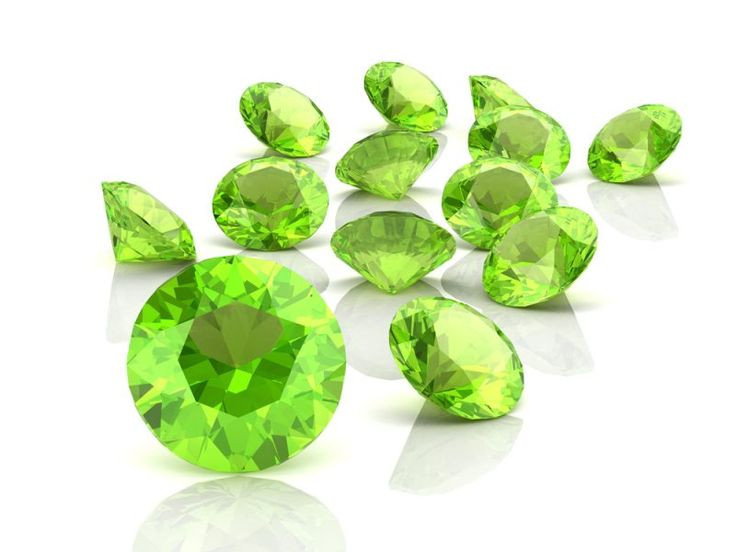  6. Là đá sinh của tháng 8. Trong tử vi phương Tây, Peridot là đá sinh của tháng 8, tượng trưng cho bình an, hạnh phúc và thành công. Ảnh: Pinterest.