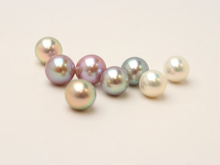  6. Ngọc trai có thể tan trong giấm. Do thành phần chính là canxi cacbonat (CaCO₃), ngọc trai có thể bị hòa tan khi tiếp xúc với axit mạnh, chẳng hạn như giấm hoặc nước chanh. Vì vậy, cần bảo quản ngọc trai cẩn thận để tránh tiếp xúc với hóa chất. Ảnh: Pinterest.