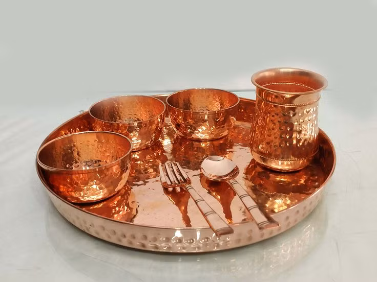  5. Là một kim loại kháng khuẩn tự nhiên. Đồng có tính kháng khuẩn, có thể tiêu diệt vi khuẩn trên bề mặt của nó trong vòng vài giờ. Vì vậy, nó thường được sử dụng trong bệnh viện, tay nắm cửa, đường ống nước và thậm chí là quần áo kháng khuẩn. Ảnh: Pinterest.