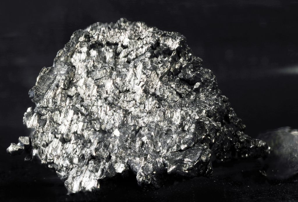  10. Vai trò trong ngành y học. Một số nguyên tố đất hiếm, như ytterbium, được sử dụng trong các quá trình điều trị ung thư, vì chúng có thể giúp xác định và điều trị khối u. Ảnh: Pinterest.