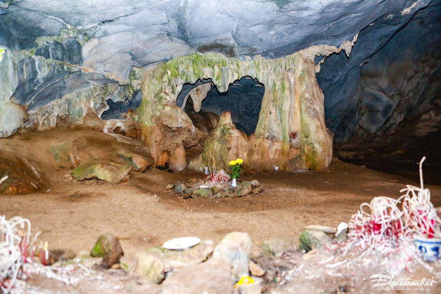 Ngoài giá trị đa dạng sinh học, Cúc Phương chứa nhiều dấu tích của người tiền sử sống cách đây khoảng 7.500 - 12.000 năm, với các hang động như động Con Moong, động Người Xưa. Ảnh: Báo Đại Đoàn Kết.